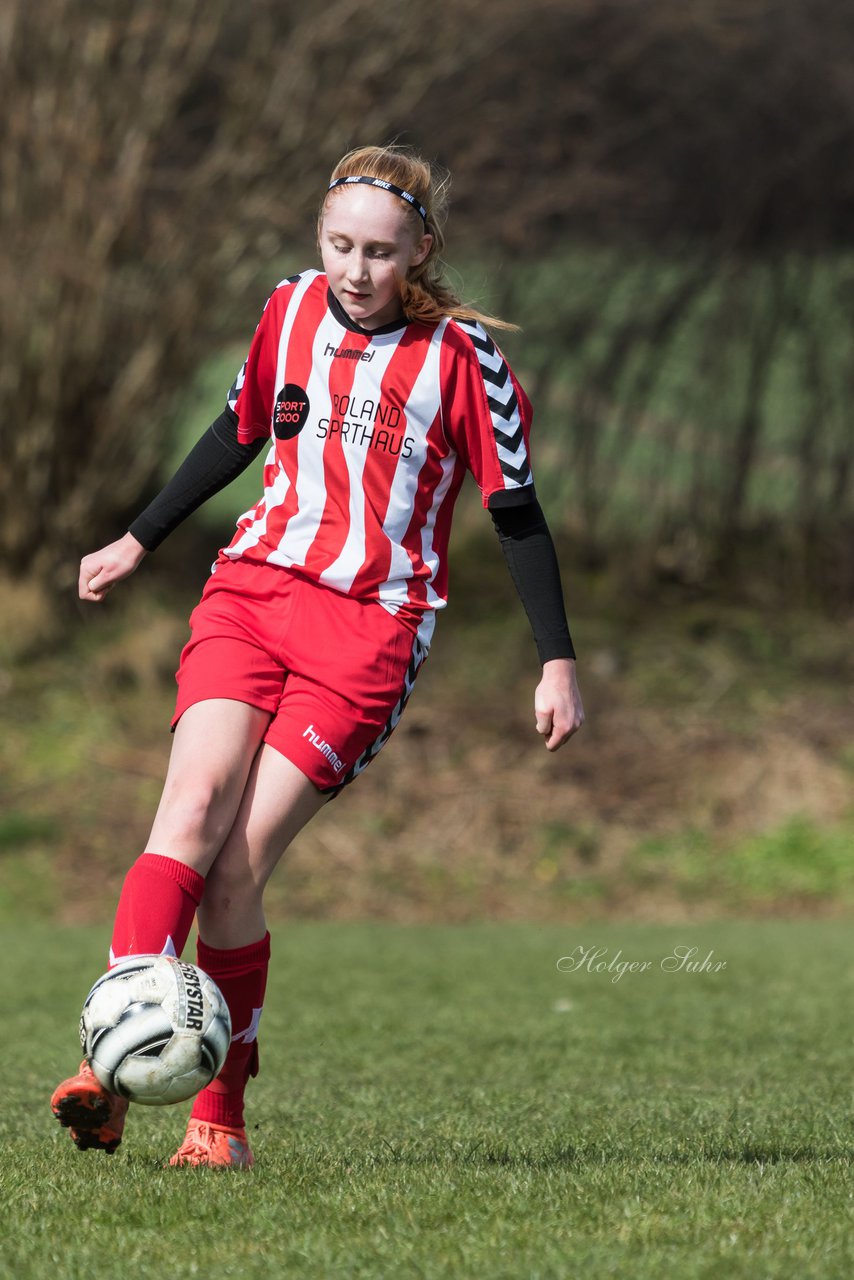 Bild 113 - C-Juniorinnen TSV Zarpen - TuS Tensfeld : Ergebnis: 2:1